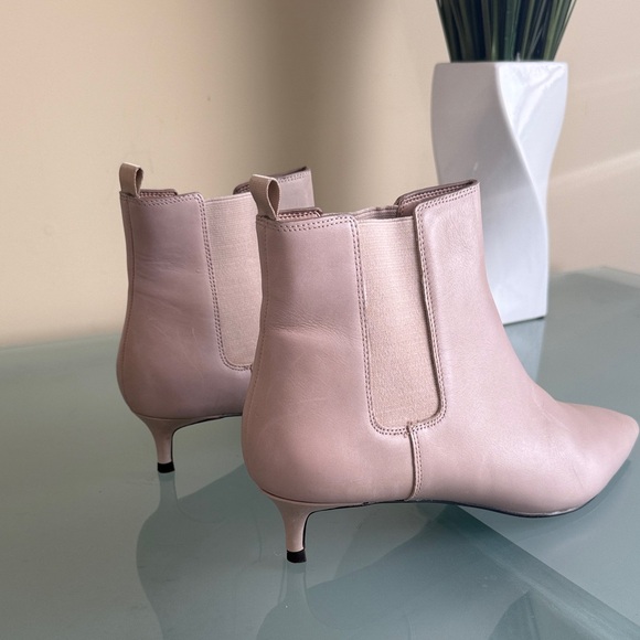 Banana Republic Boots Banana Republic Leather Kitten Heel Ankle Boots Size 9 - Picture 3 of 9